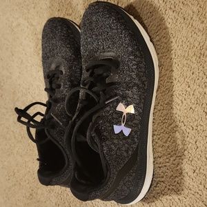 Womens size 8 under armor tennis shoes